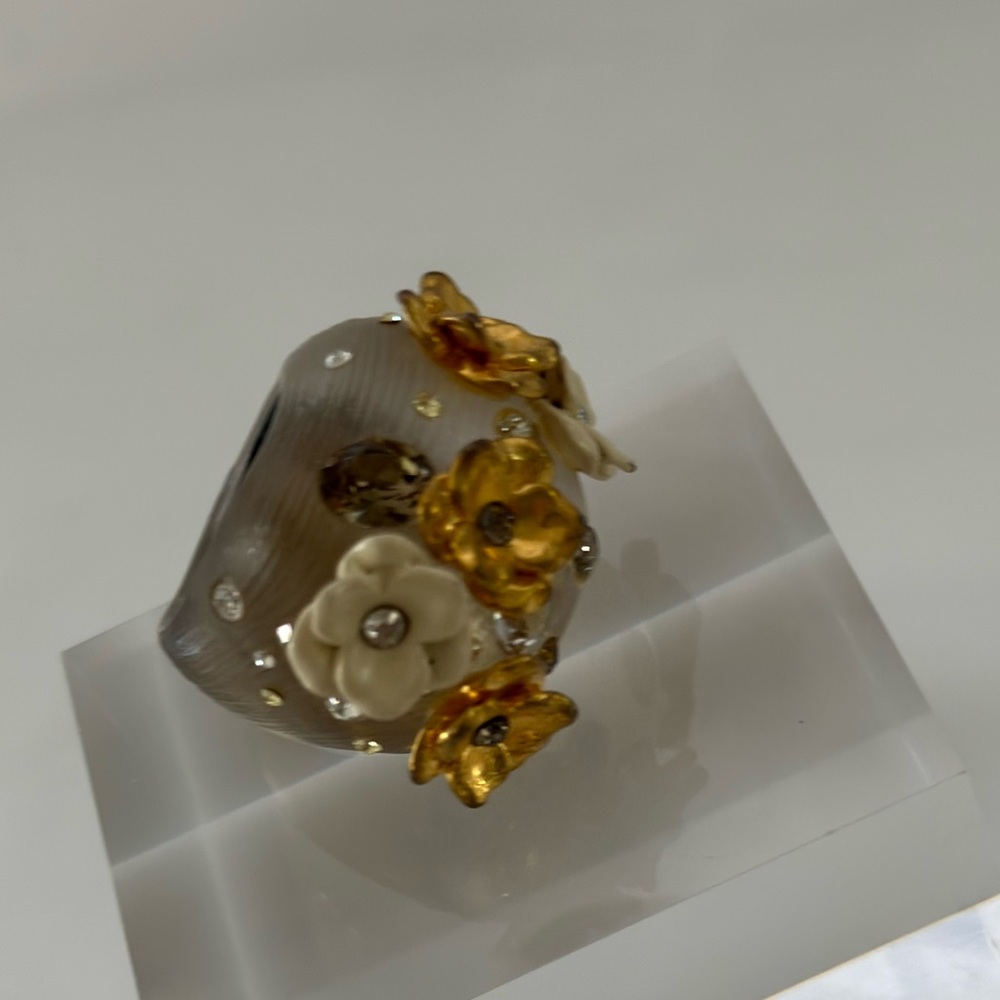 Alexis Bittar lucite floral ring!
